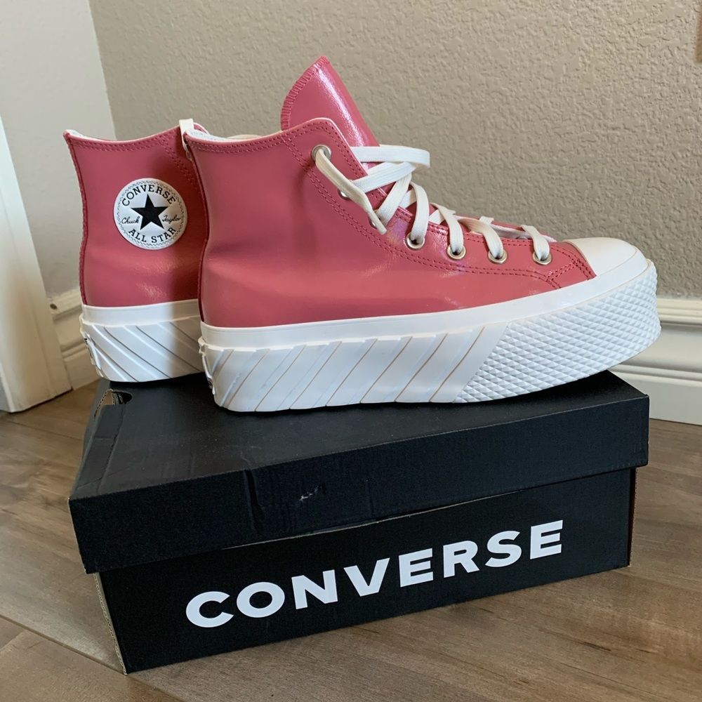 Converse Chuck Taylor All Star Lift 2X Platform Iridescent Leather Pink